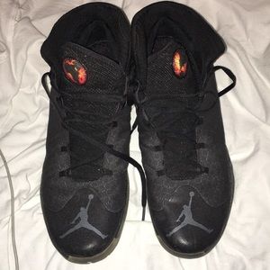 Basketball shoes